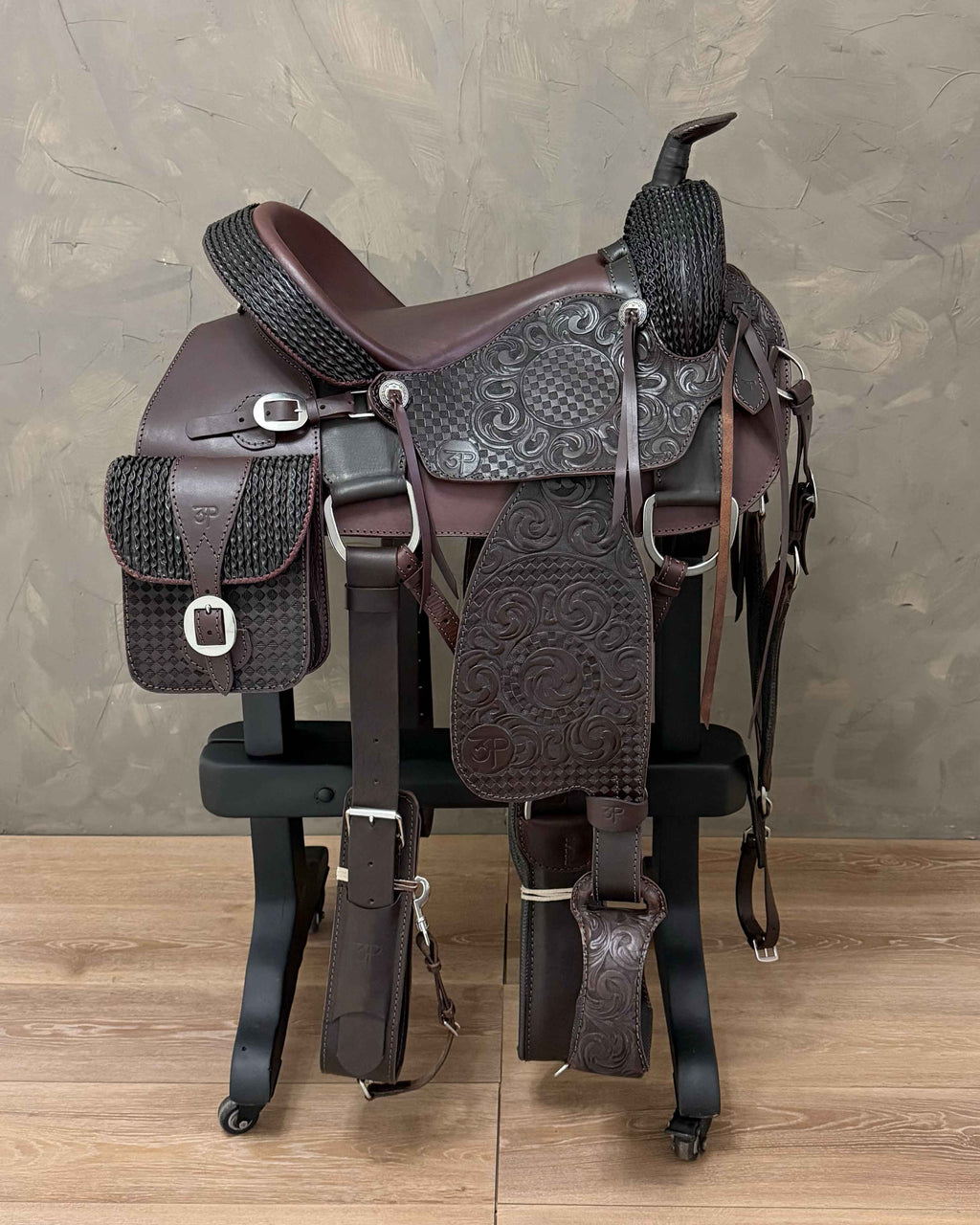 Silla Pellizcada Tallada 16" café 5914