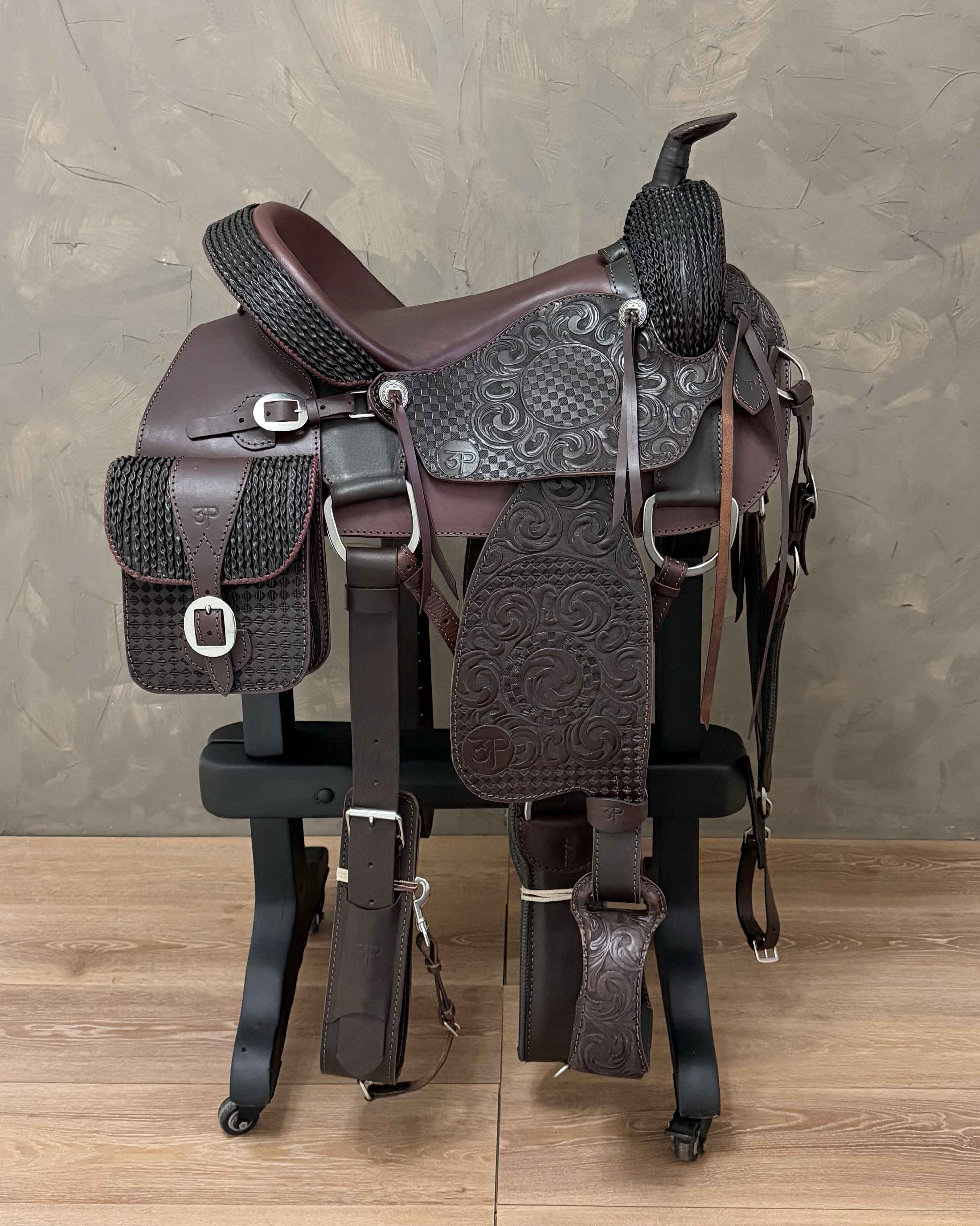 Silla Pellizcada Tallada 16" café 5914